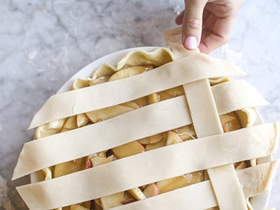 salted-caramel-apple-pie-recipe_4.jpg